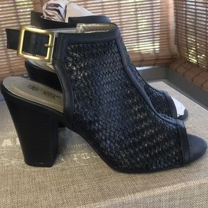 Peep toe black sandals